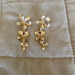 Gold 3 tier flowers post earrings